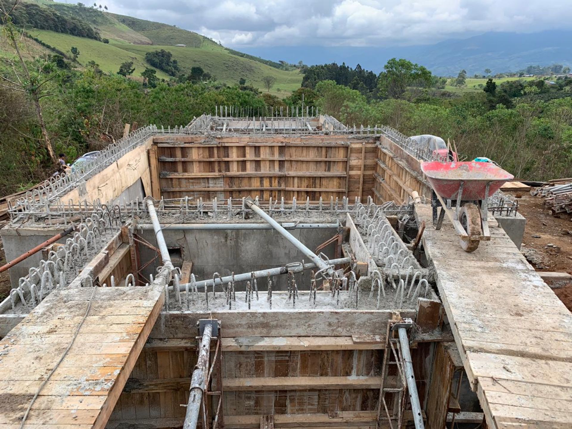 Sin contratiempos construccion del acueducto para El Pensil en La Argentina