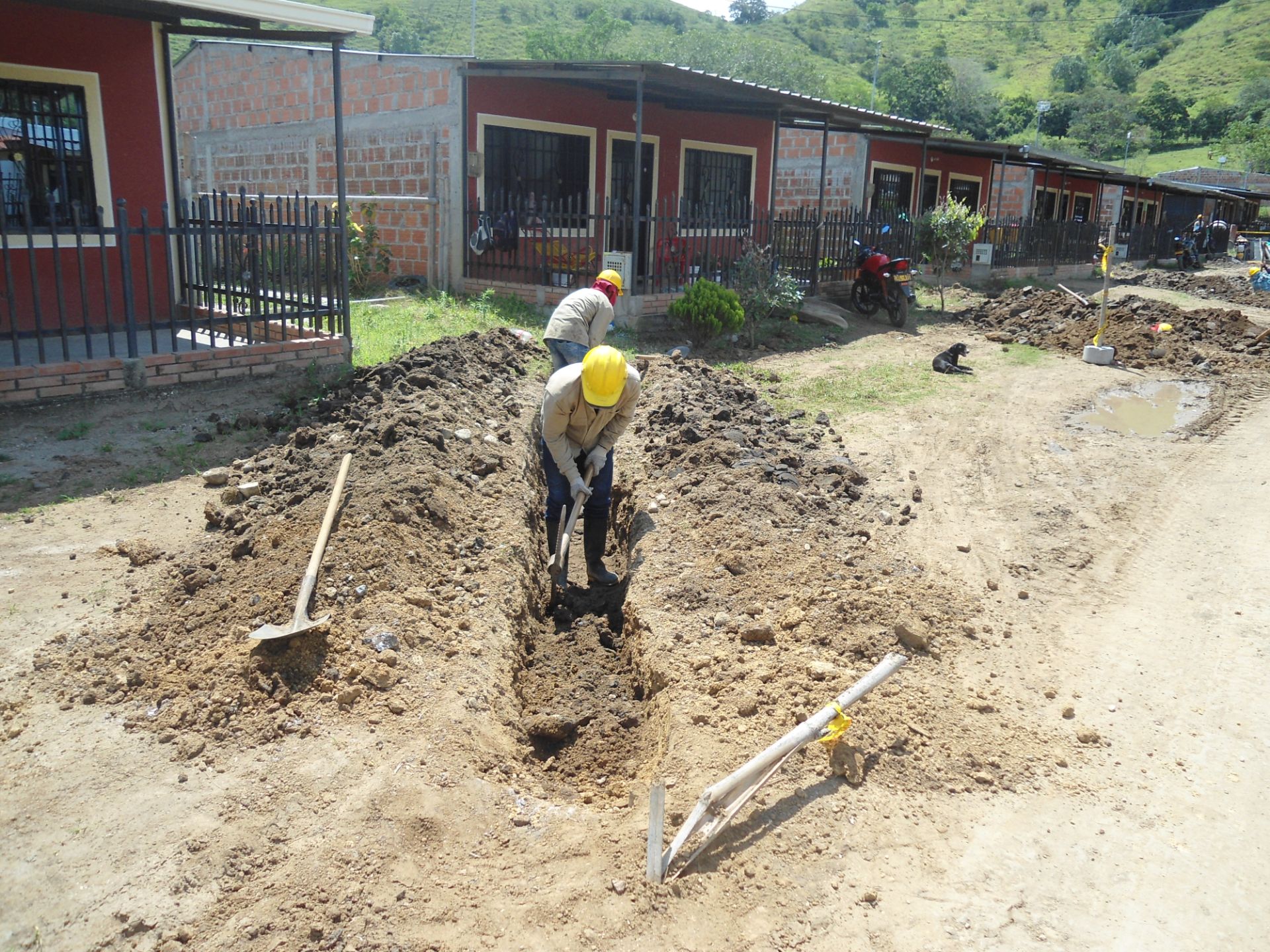 A buen ritmo construccion del alcantarillado sanitario en Los Cauchos